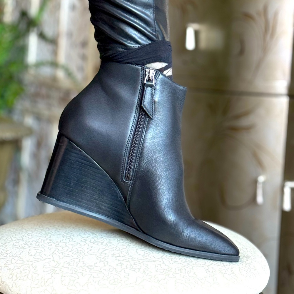 NYDJ soft leather  Black Heeled Boots - Picture 10 of 10
